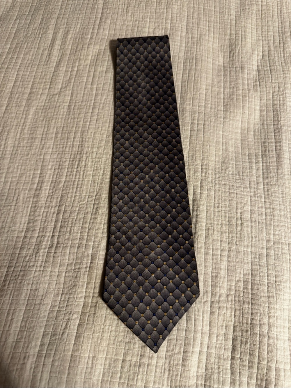 Wemlon By Wembley Men’s  Neck Tie 100% Silk Black Gray Geometric Circle Print